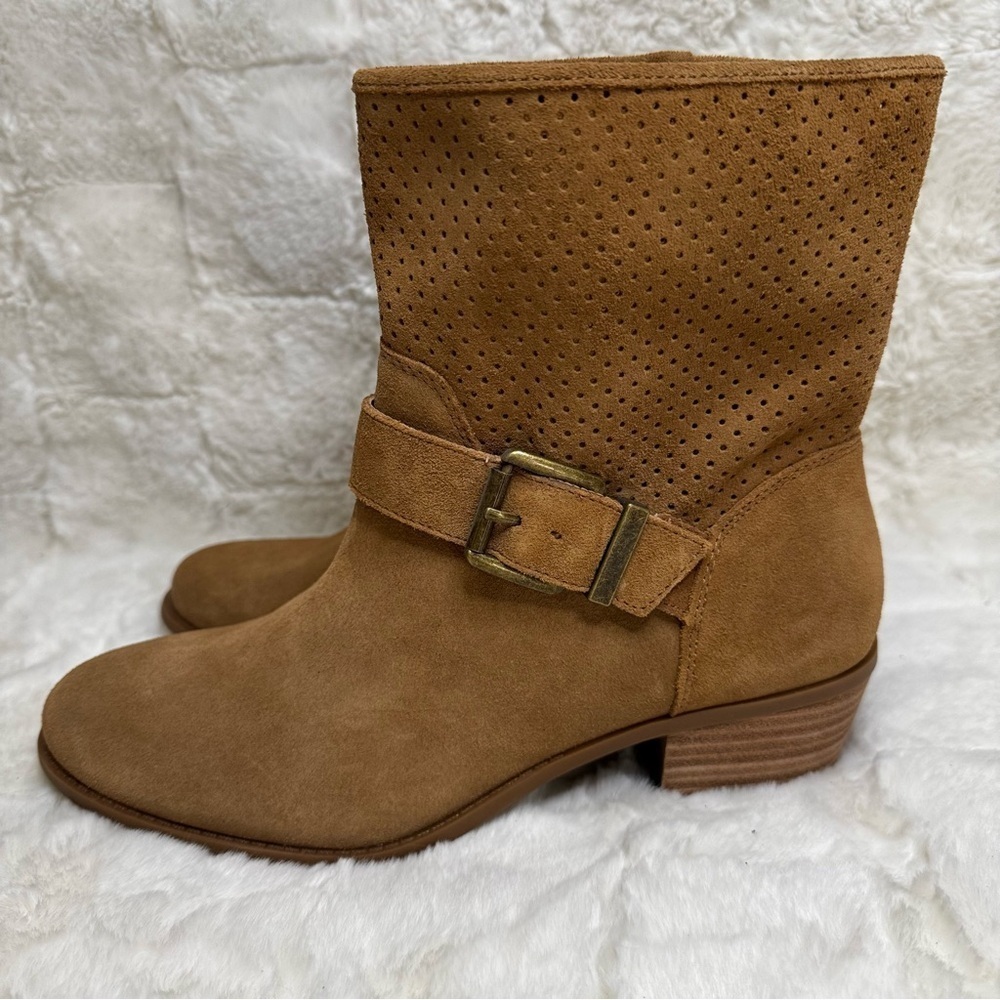 Sole Society Tan Suede Ankle Boots 
Size 7.5 Perforated Design Buckle Accent NEW
